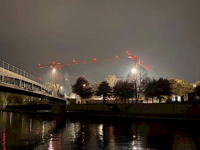 Beleuchtete Baustelle in Berlin