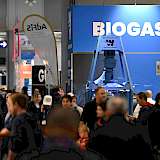 Menschen auf Messe