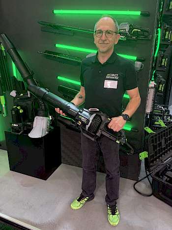 Andreas Holzer mit dem Ego Pro X LBX7800 (Foto: Carl)