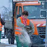 Der milde Winter hat die Belegschaft − hier im Bild Simone Brandt − bisher keine zehnmal gefordert. Der große Wintereinbruch ließ bislang auf sich warten.