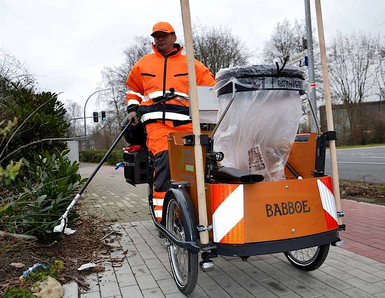 Straßenreinigung mit ELastenrad KommunalTechnik