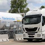 Der Nutzfahrzeughersteller Iveco und das Energieunternehmen Uniper eröffneten in Ulm Deutschlands erste LNG-Tankstelle für Lkw. (Foto: Iveco)