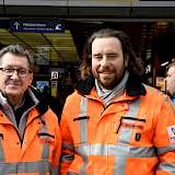 Gruppenleiter Michael Utesch (l.) und Teamleiter Patrick Wischhöfer freuen sich über die positive Resonanz ihrer Arbeit am Hauptbahnhof.