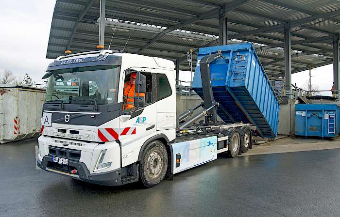 E-Truck mit Hakenliftgerät